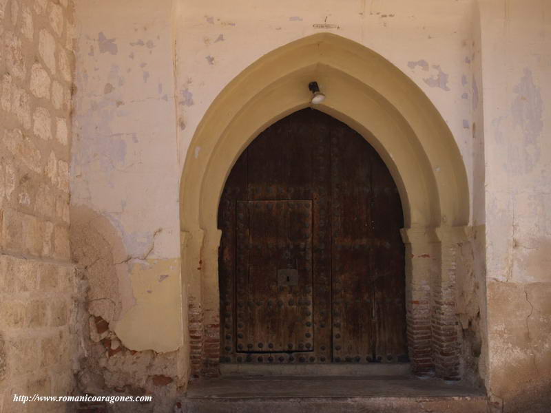 PUERTA DE ACCESO AL TEMPLO